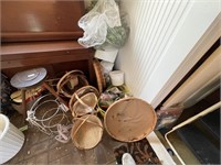 LARGE LOT OF BASKETS AND FLORAL ITEMS