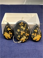 Lacquer matching earrings and brooch