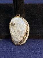 Sea shell pendant