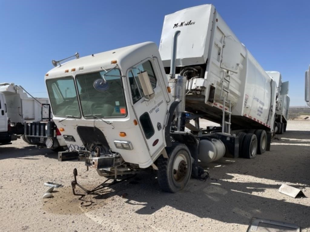 2003 Peterbilt Trash Truck ( Parts Only)