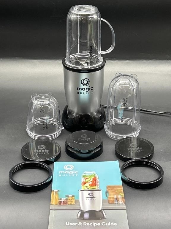 Magic Bullet w Attachments. Tested working