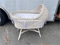 Wicker bassinet