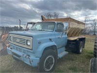 Ton Truck w/Spreader Bed Chevy 70V8