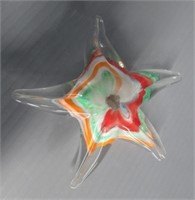 Hand blown star fish paperweight. Measures: 4.5".