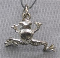 Sterling Silver frog pendant. Weight 1.79 grams.
