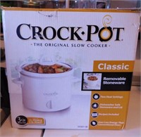 Crockpot 3 qt. round slow cooker in box -
