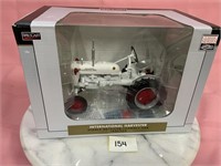 Int. Harvester high detailed Farmall Cub tractor