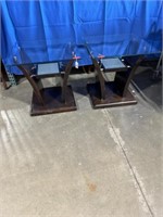 Wood and glass end tables. Set of 2. Dimensions