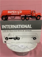 Supertest 1959 Int. tractor w/30' tanker NIB