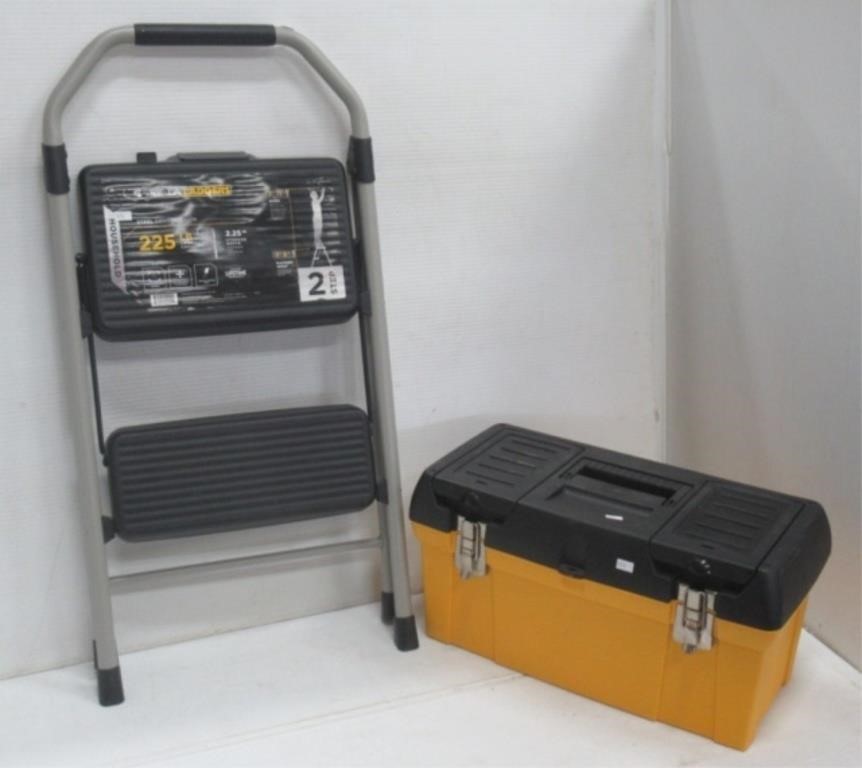 Gorilla 2-step ladder and tool box with