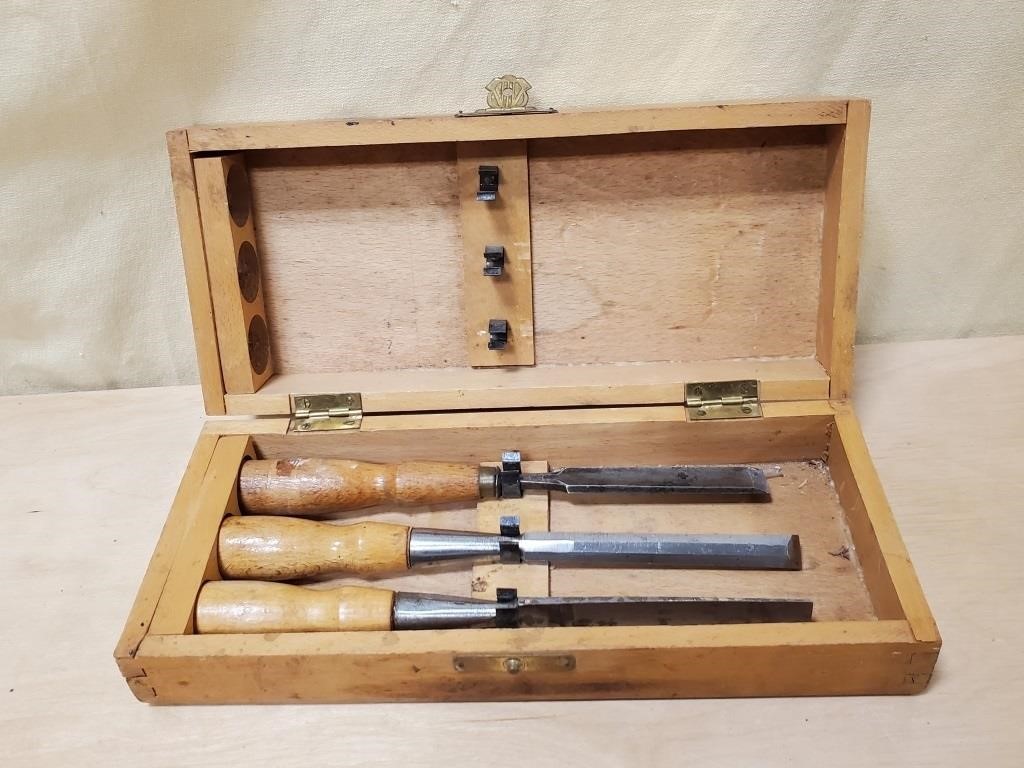 Chisel Set in Wooden Box