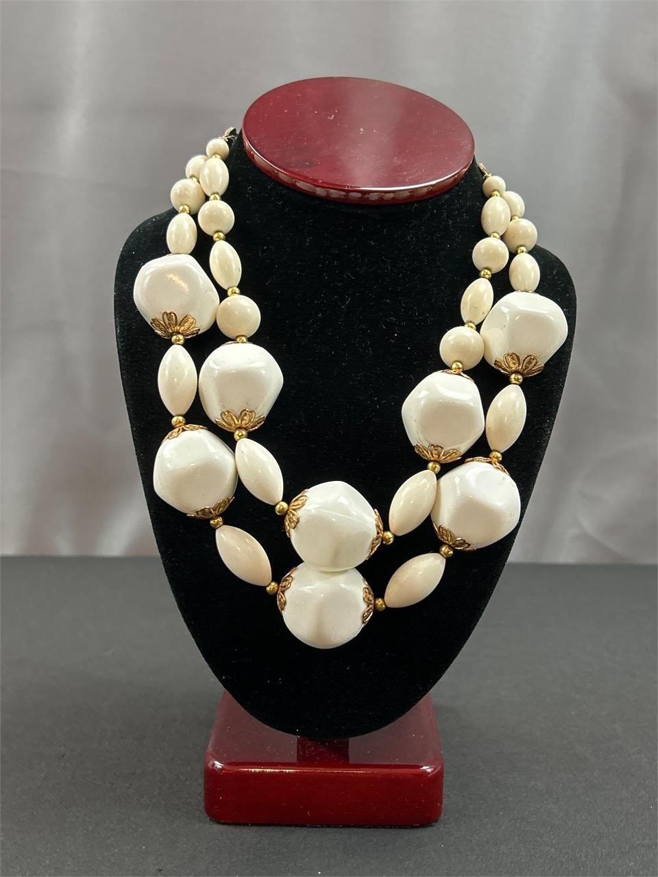 Vintage white graduated bead necklace