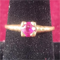 10k Gold Ring with Pinkish Red Stone sz 8,