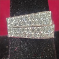 14k White Gold ring with clear stones, sz8,