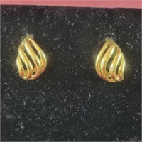 14k Gold Earring 0.06oz