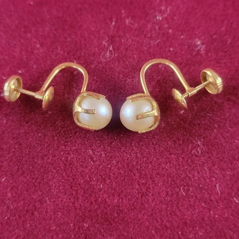 Genuine Pearl screw back earrings