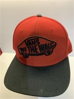 Vans off the wall snap to fit ball cap appears in