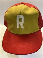 R snapped a fit ball cap appears in good