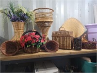 Lot of wicker baskets & plant stand
