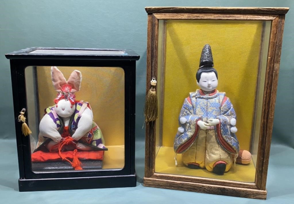 2 ORIENTAL DOLLS IN SHOWCASES