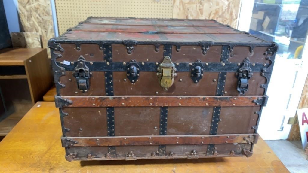 >Large Vintage Drum Storage Trunk on Wheels