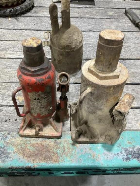 2 Floor Jacks/ Oil Can