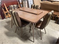 Vintage table w/ leaf and 4 chairs