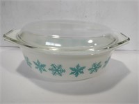 Pyrex dish with lid 1 1/2 QT