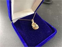 14kt Gold necklace, pendant has gold veined quartz