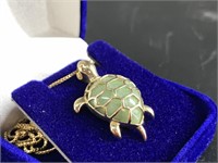 14 kt Gold necklace with a turtle pendant, with a