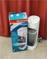 Honeywell cool monster tower humidifier. Turns on.