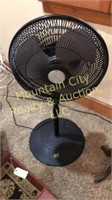 Oscilating fan