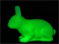 Vintage Custard Uranium Mosser Glass Bunny