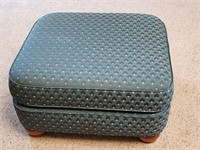 Thomasville Green Ottoman 
15×27×25