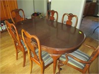 Dining table w/2 leaves and 8 chairs (some need