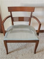Over Sized Armchair  Chair
28.5×24.5×17