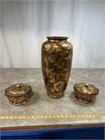 Gold leaf and grape pattern vase and octagon