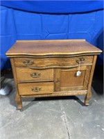Small wooden dresser, dimensions are
