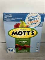 Mott’s fruit flavored snacks 90 count best by Aug