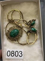 vintage necklace and clip on earrings,(jade)