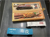 tyco log dump car set and 2 HO scale train box car