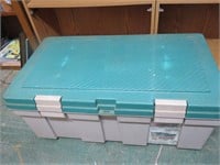 31 Gallon Tote with Lid No Shipping