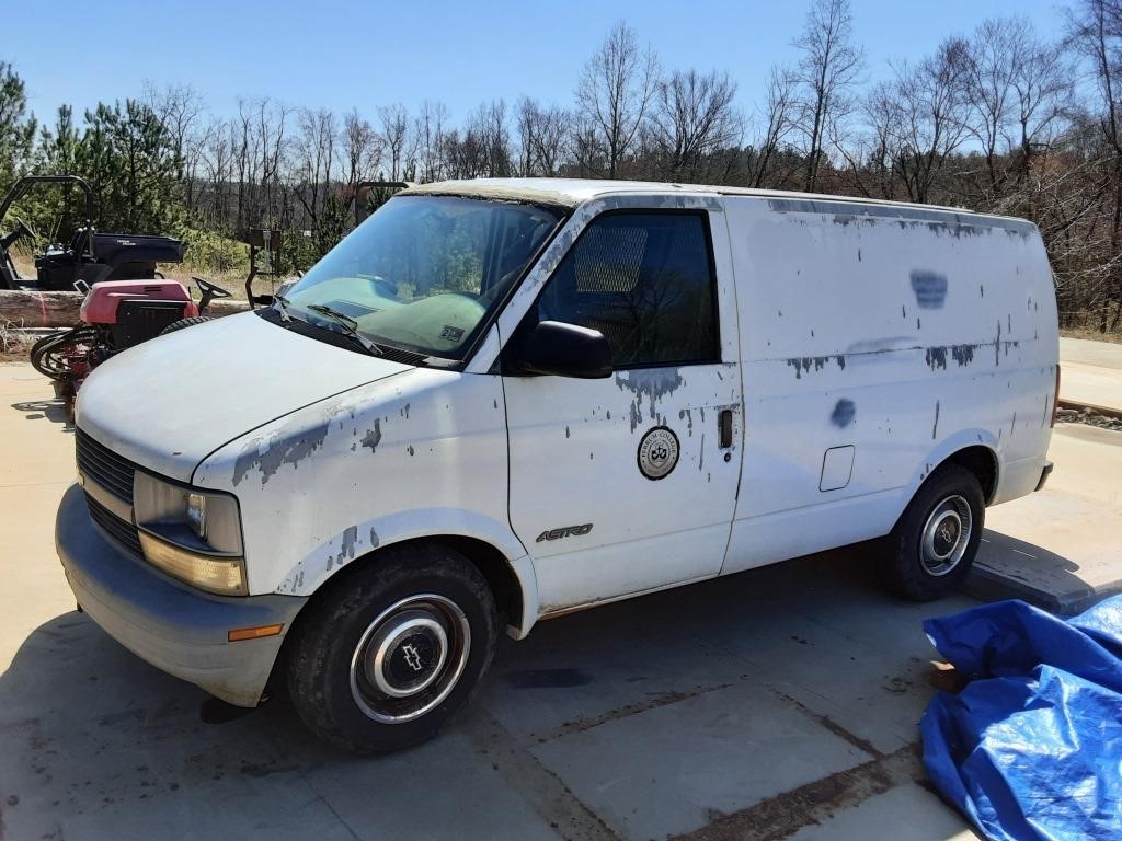 1996 ASTRO VAN  (STARTS AND MOVES)