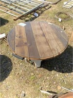 195) Cowboy card table, cowhead bottom