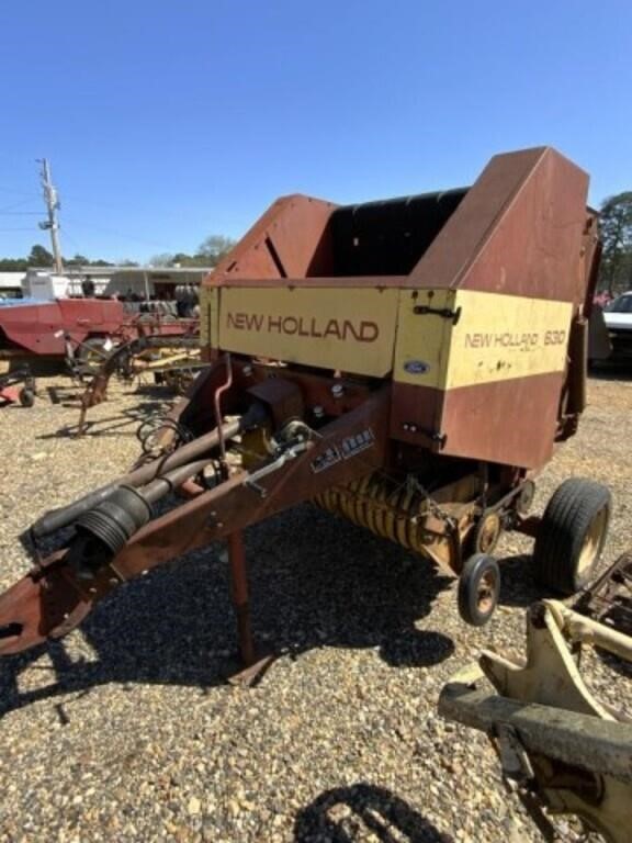 921) NH 630 Round baler w/monitor & book