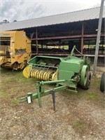 1069) John Deere 224T square baler