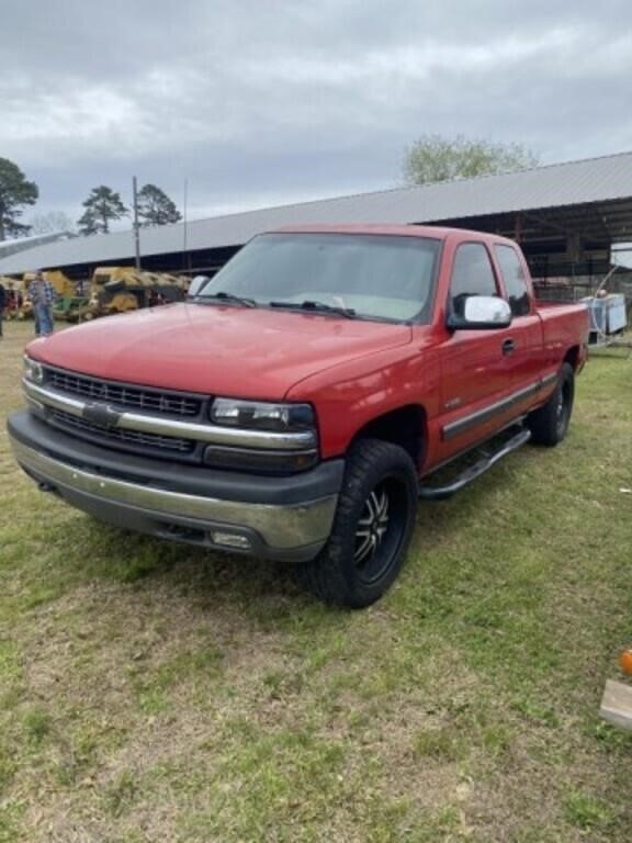 1623) '01 Chevy 1500 LS ext. cab, 268k miles, 4wd,