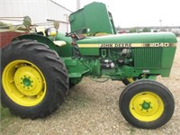 1668) 2040 John Deere tractor- everything works,