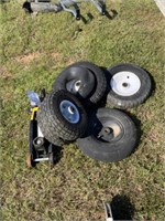 419) 5 small wheels & tires, hydraulic jack