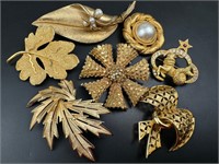 Vintage gold tone brooches all signed